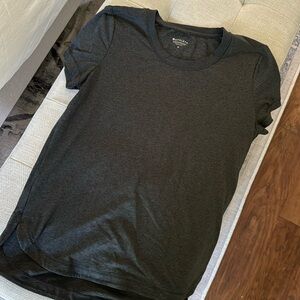 COPY - ATHLETA charcoal gray short sleeve tee size M